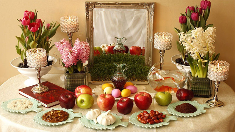 سفره ای با هفت سلام و هفت سین