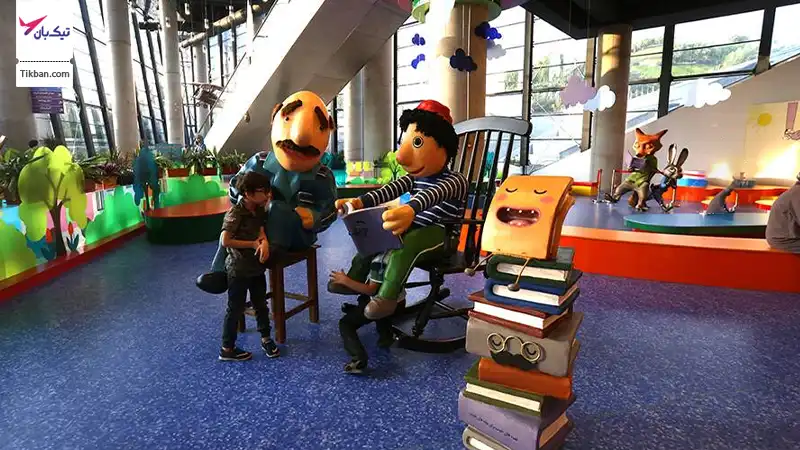 مجسمه های نوستالژی باغ کتاب