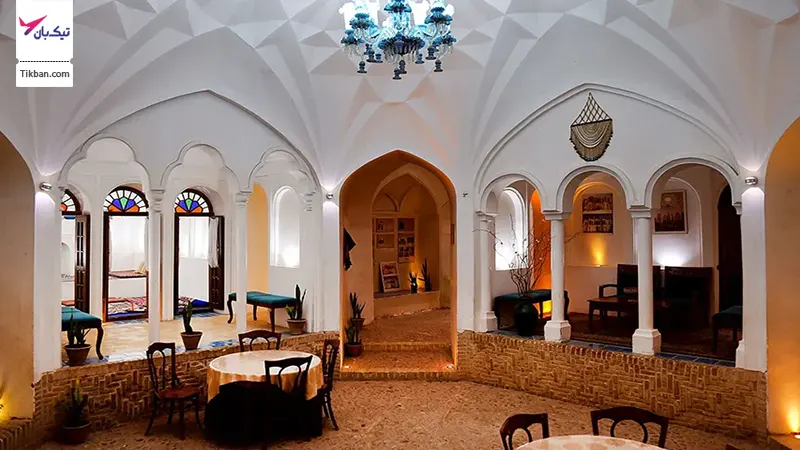 نمای داخلی باغ فتح آباد کرمان