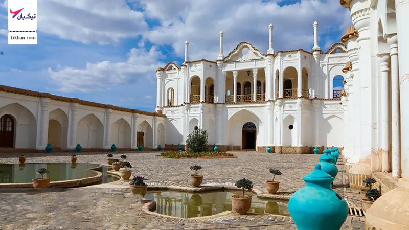 عمارت اصلی باغ فتح آباد کرمان