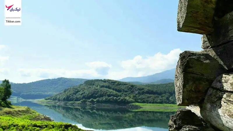 بهترین زمان سفر به دریاچه لفور